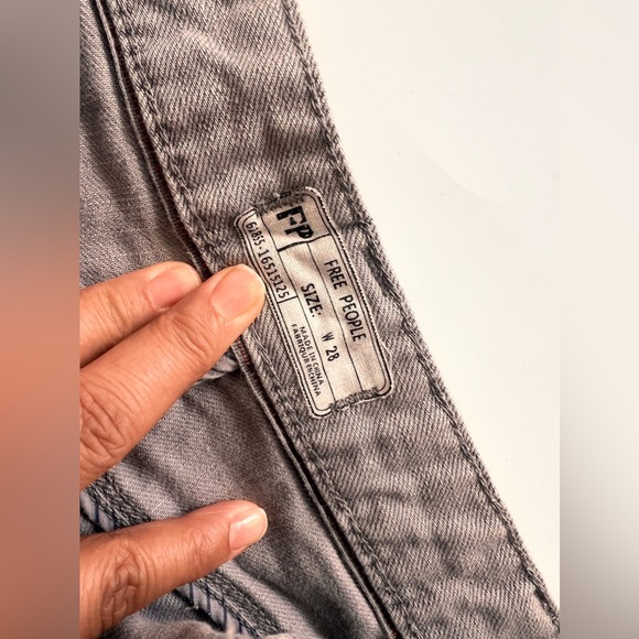 Free People High Rise Button Fly Raw Hem Cloudy Grey Shorts Womens Size 28 NWT - Picture 3 of 6